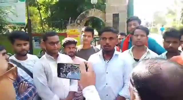 भभुआ: sarkar kitne jurm kr rhi hm jaise students pr. student credit card pr padh rhe student ka abhi coarse pura #biharsarkar