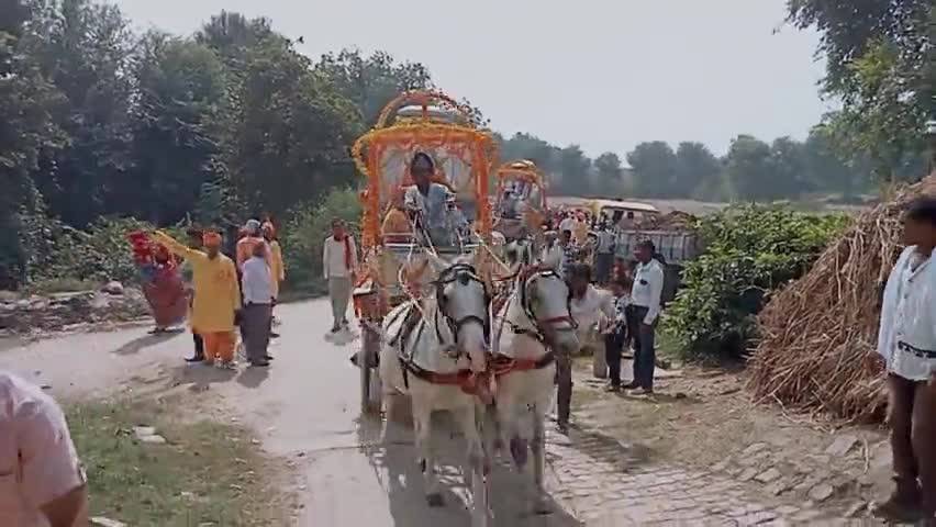 #कलश_यात्रा  

मड़ई कल्याणी सेवा ट्रस्ट द्वारा आयोजित श्री #विष्णु_महायज्ञ एवम् ग्राम उत्सव की कलश यात्रा आज निकाली गई