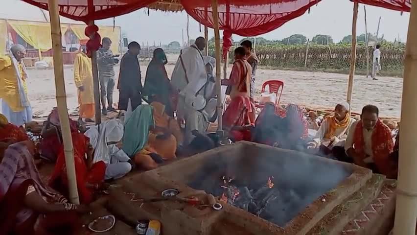 #श्री_विष्णू_महायज्ञ_एवम्_ग्राम_उत्सव_द्वितीय_दिवस
29 अकूबर
श्री विष्णू महायज्ञ
#हवन 
मेड़ई कल्याणी सेवा ट्रस्ट #देवरा