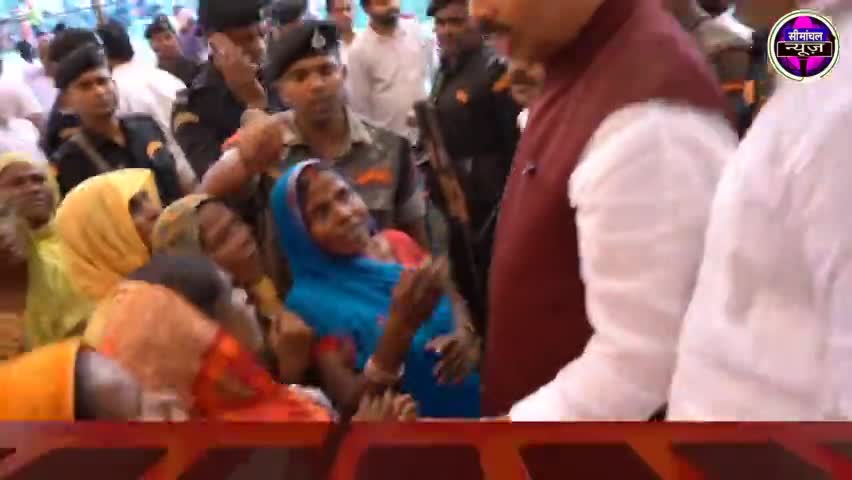#सांसद संतोष कुशवाहा भवन #मंत्री अशोक चौधरी के भीम संवाद प्रोग्राम के बाद हंगामा बच्चों के जन्म प्रमाण 1000 बिजली विभाग