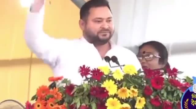 हमलोग कलम बाँटते है, कुछ लोग तलवार बांटते हैं I
#तेजस्वी #सरकार #महागठबंधन #BiharNews  #TejashwiYadav #बिहार #बिहारसमाचार