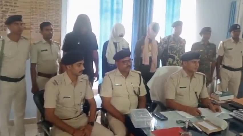 नानपुर: खोपी चौक के निकट पुलिस ने छापेमारी कर 1 देशी कट्टा, 1 जिंदा कारतूस, 3 मोबाइल व 2 बाइक के साथ 3 अपराधी को किया गिरफ्तार