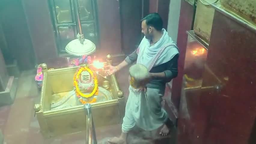 ज्ञानपुर: #सेमराधनाथ धाम में आए हुए आप सभी भक्तजनो का हार्दिक स्वागत करता है।शयन आरती ०४/११/२०२३ #योगेश सिंह #भूकंप #चुनाव #pm