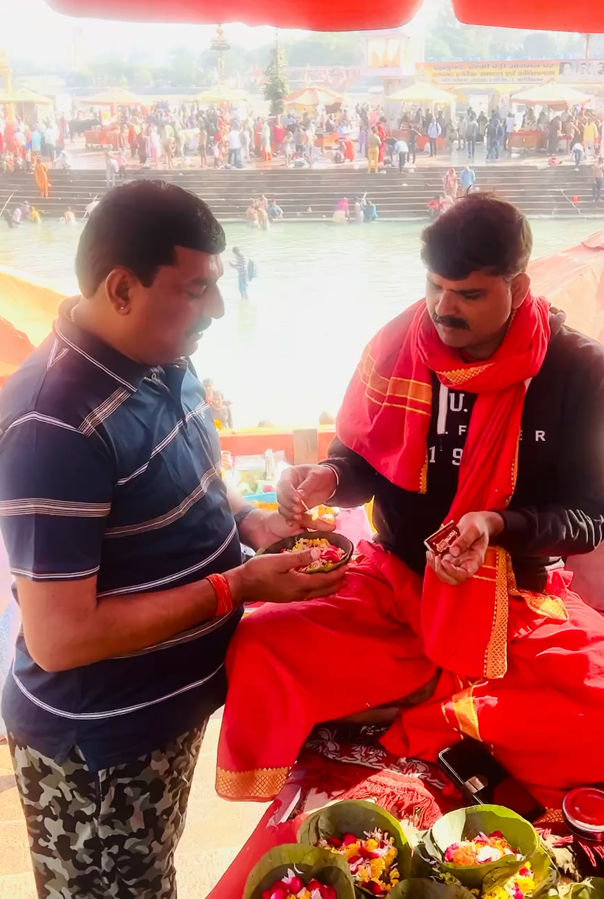 हर की पौड़ी मे माँ गंगा स्नान  ऐवम पूजन।
गंगा मईया सभी की मनोकामना पूर्ण करें।
#हरिद्वार 
#उत्तराखंड