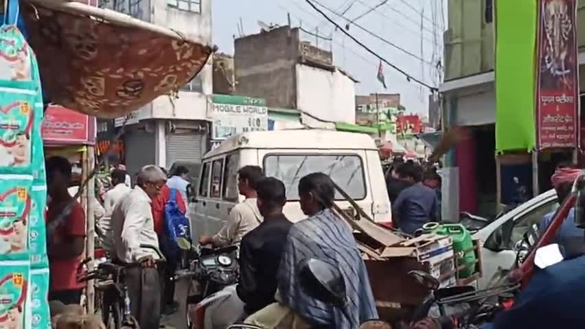 शिवाजी चौक बांका में पर्व को महाजाम का ये अद्भुत नजारा! बांका यातायात प्रशासन सुस्त!!
#bankanews #publickinews