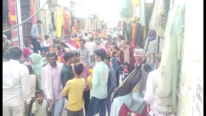 बाढड़ा: बाढ़ड़ा बाजार में सामान लेने आई महिला की भीड़ में सोने की चेन हुई गायब, पुलिस ने दर्ज किया केस
