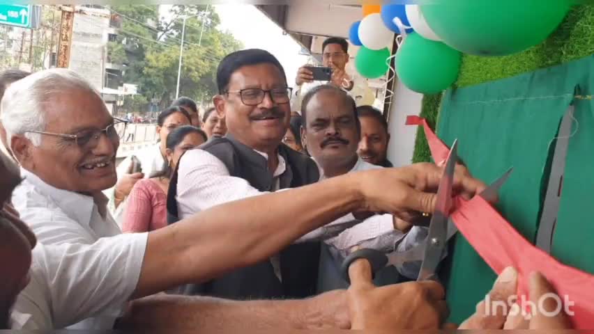 गोंडपिंपरी: गोंडपीपरी येथे काँग्रेस जनसंपर्क कार्यालयाचे  आमदार सुभाष धोटे यांच्या हस्ते उद्घाटन