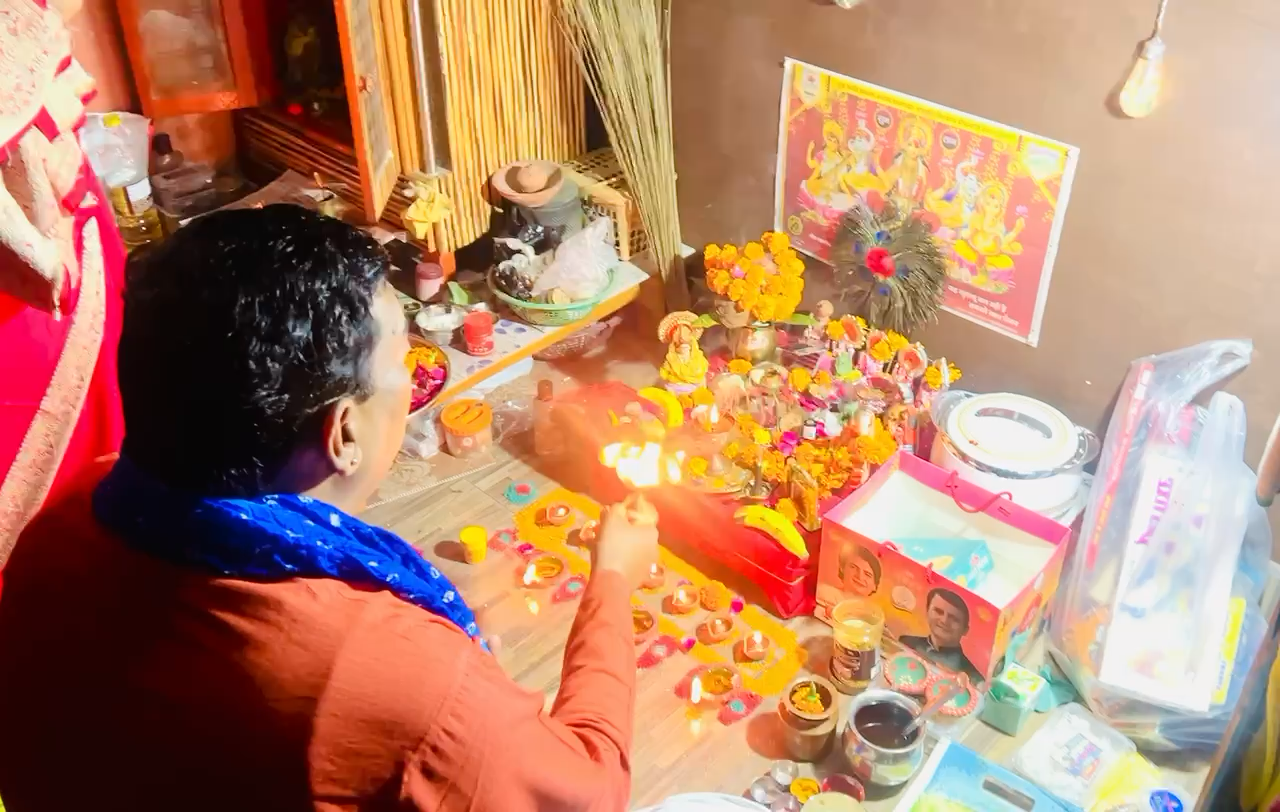 आपको और आपके परिवार को दिवाली की हार्दिक शुभकामनाएं 
माँ लक्ष्मी के पूजन के बाद एवं आरती 
माता लक्ष्मी सभी का कल्याण करे 
#माँ_लक्ष्मी
#श्री_गणेश 
#maasaraswati