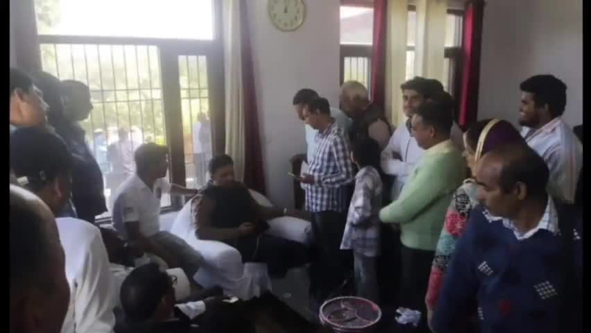बड़ोह: केबिनेट रेंक मंत्री आरएस बाली ने बड़ोह विश्राम गृह मे लोगों की समस्याएं सुनी