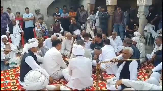 सांपला: कारोर गांव में गैंगवार के चलते युवक की हत्या के मामले में 4 गांव की हुई पंचायत, अस्थाई पुलिस चौकी की गई मांग