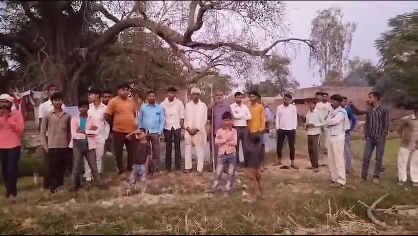 #शाहजहांपुर तिलहर विoखo जैतीपुर की ग्राम पंचायत शंकरपुर पिटरहाई के मझरा बिहरिया का रास्ता दलदल में तब्दील जिम्मेंदर मौन