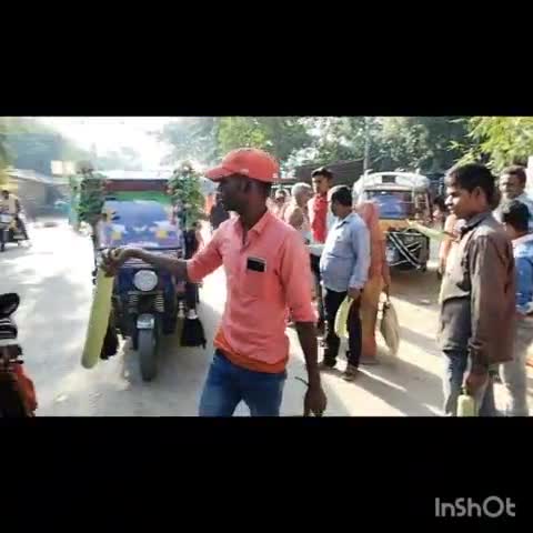 हर वर्ष की भांति इस वर्ष भी #गंगा_समग्र द्वारा काढ़ागोला घाट पर छठ पर्व के #कद्दू_भात(नहाय खाय) को #कद्दू वितरण किया गया।