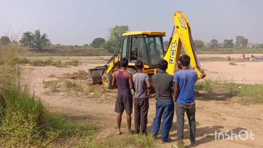 डंडा: डंडा मुखिया ने चार छठ घाटों  का किया निरीक्षण, साफ सफाई और विधि व्यवस्था का लिया जायजा