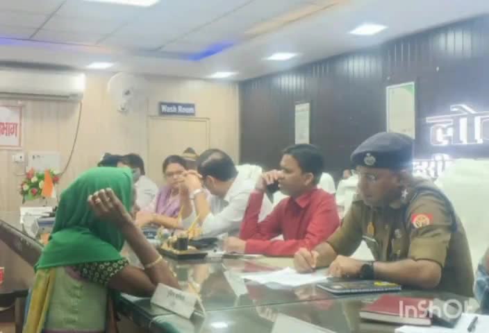 लखीमपुर: डीएम एसपी की अध्यक्षता में हुआ संपूर्ण समाधान दिवस का आयोजन
#dmkheri #spkheri #lakhimpurkheri