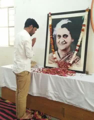 भारत की पूर्व प्रधानमंत्री श्रीमती इंदिरा गांधी जी को उनकी जयंती पर सादर नमन। 🙏🏼 
#IndiraGandhi