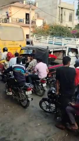 कुचामन सिटी: दुकानों के बाहर भारी अतिक्रमण की वजह से आम जन अस्त व्यस्त पूरे दिन ट्रैफिक जाम||बसंत बिहार के सामने सीकर रोड #kuchaman