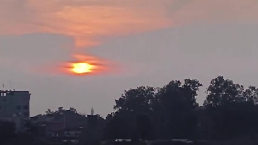 छठ महापर्व के सुबह के अर्ध के बाद गंगामुंडा छठ घाट पर सबसे आशिर्वाद लेते हुऐ 
#छठ2023 
#jagdalpur 
#chattisgarh