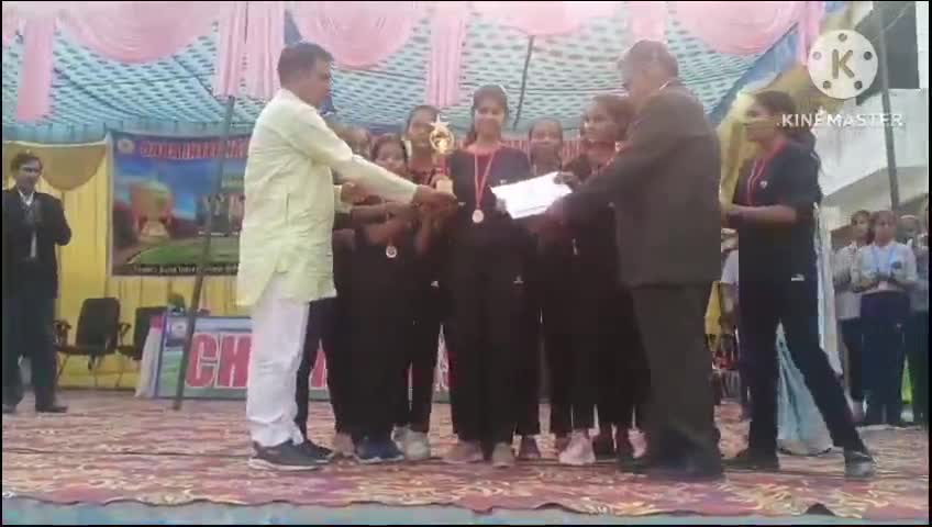 घिरोर बाबा इंटरनेशनल स्कूल कोसोंन में क्रिकेट टूर्नामेंट का बुधवार को फाइनल मुकाबला हुआ