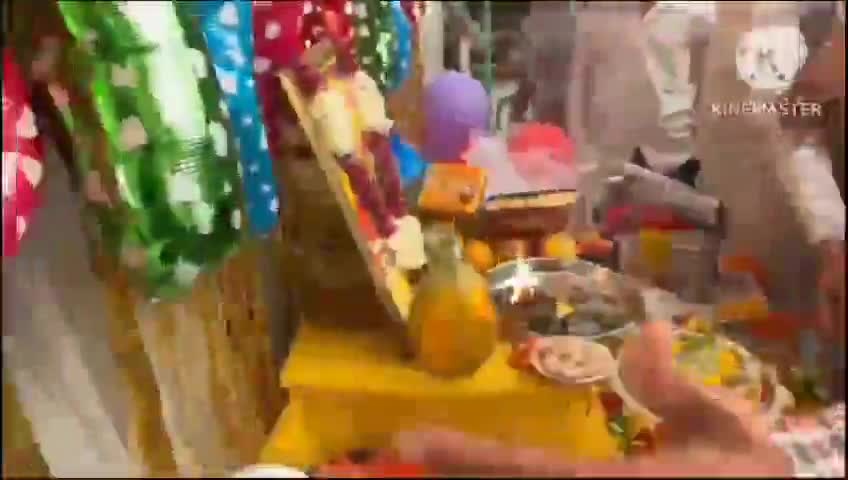 घिरोर नगर के केरल रोड पर खाटू श्याम जी का केक काटकर मनाया जन्मदिन उसके बाद भंडारे का समित के द्वारा किया गया आयोजन