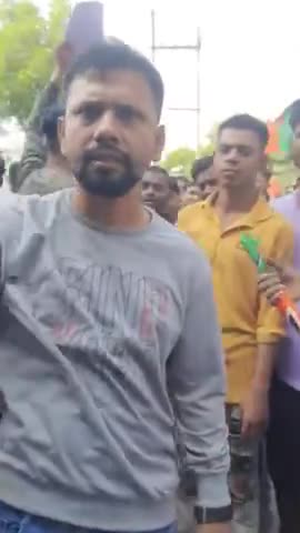 BJP #कार्यालय के सामने हंगामा कर रहे #प्रवीण तिवारी साथियों के साथ पहुंच गए #कोतवाली