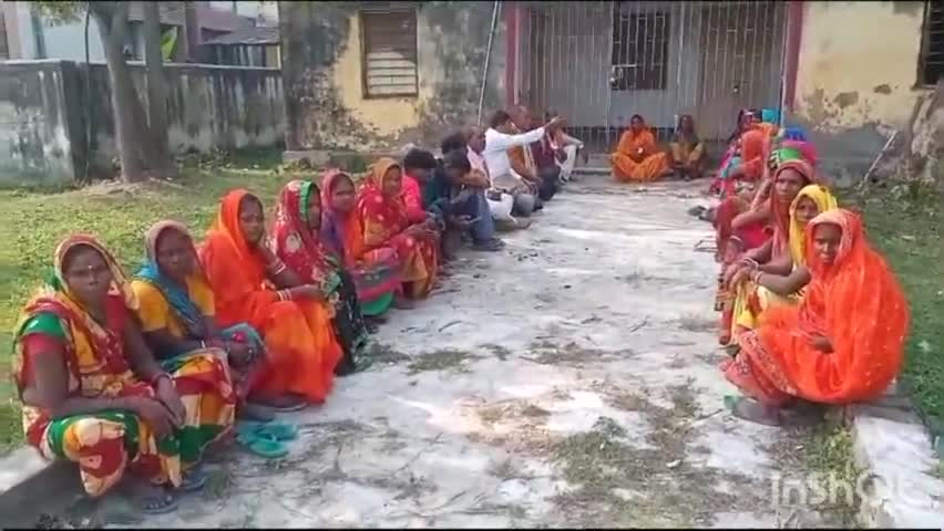 घोघरडीहा: अंचल कार्यालय घोघरडीहा परिसर के बगल में जवान किसान मोर्चा के तत्वावधान में हुई बैठक