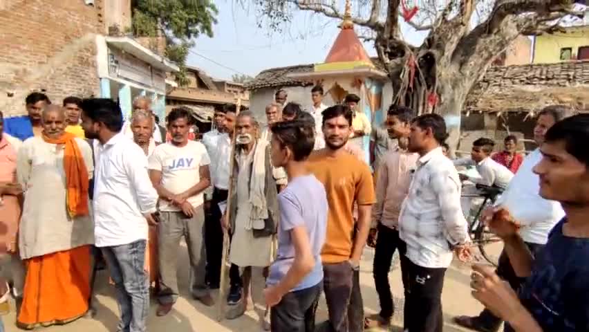 #विश्वहिंदूमहासंघगौरक्षासमितिजनपदबांदा 

ग्राम पंचायत भरखरी गौशाला का अजब हाल, किसानों की फसलें हो रही बरबाद, जिम्मेदार