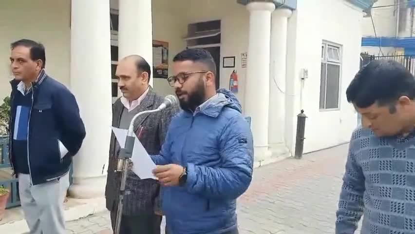 चम्बा: संविधान के प्रति श्रद्धा और निष्ठा रखने की उपायुक्त कार्यालय के कर्मचारियों ने ग्रहण की शपथ
#dcchamba #admchamba