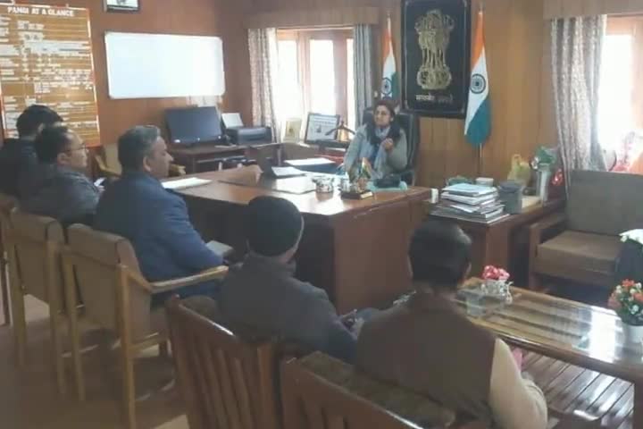 चम्बा: जनजातीय क्षेत्र पांगी में शीतकालीन को लेकर आवासीय आयुक्त रितिका जिंदल ने दिए आवश्यक दिशा-निर्देश
#pangi #chambanews