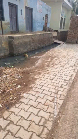 जेवर के गाँव Tirthali मैं लोगों का जल भर भी समस्या से बुरा हाल रोड टूट चुकी है