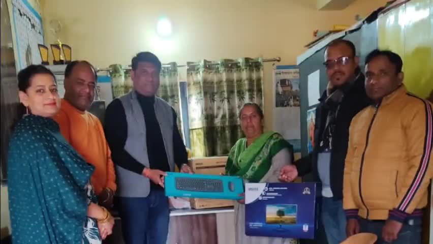 कमरऊ: राजकीय उच्च पाठशाला बेहड़ेवाला में स्कूली बच्चों को किया कंप्यूटर भेंट