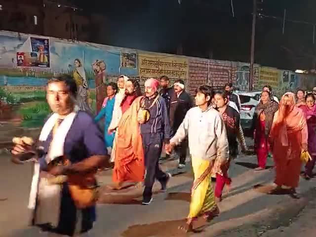 मथुरा: परिक्रमा मार्ग मैं निकली संतों की रैली #mathuranews vrindavan #vrindavan