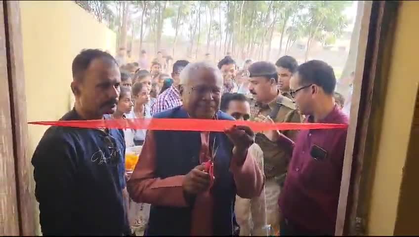श्री राजवंशी महतो जी द्वारा आरडीपी बालिका विद्यालय मंझौल में आधार केंद्र का उद्घाटन किया गया #everyone
