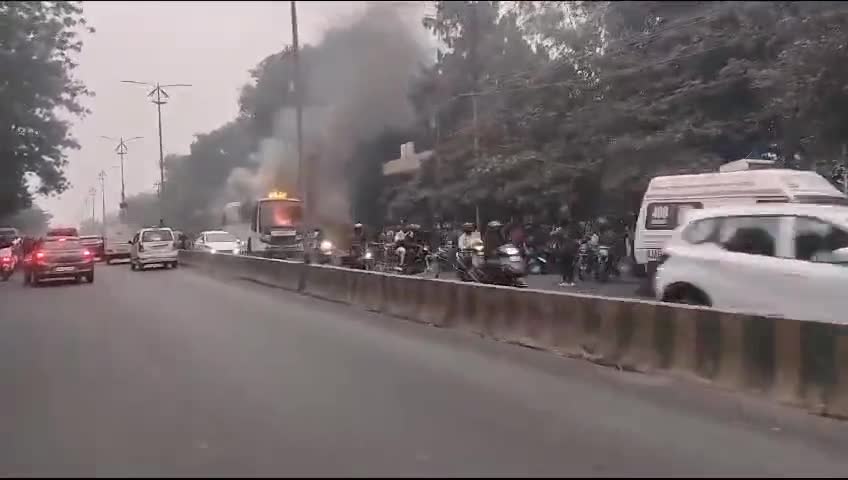 प्रयागराज से लखनऊ जा रही शताब्दी एक्सप्रेस में बेली हॉस्पिटल के पास इंजन में लग गई आग #newsindia19