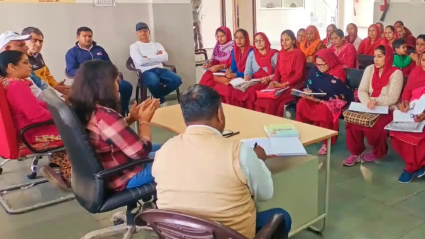 अलेवा: सरकारी योजनाओं को हर व्यक्ति तक पहुंचाने के लिए नागुरा पीएचसी में किया गया कैंप का आयोजन