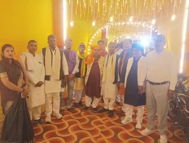 राष्ट्रीय लोक जनता दल के प्रदेश उपाध्यक्ष दीना ठाकुर जी के यहां वैवाहिक कार्यक्रम में साथियों संग उपस्थित रहे#महर्षि विश्वामित्र फाउंडेशन
