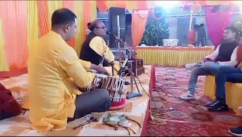 बक्सर के गोयल स्मृति भवन में वैवाहिक कार्यक्रम में प्रसिद्ध गजल गायक जमा खान जी को साथियों संग सुनने का मौका मिला।🎉🎉 #maharshivishawamitrafoundation