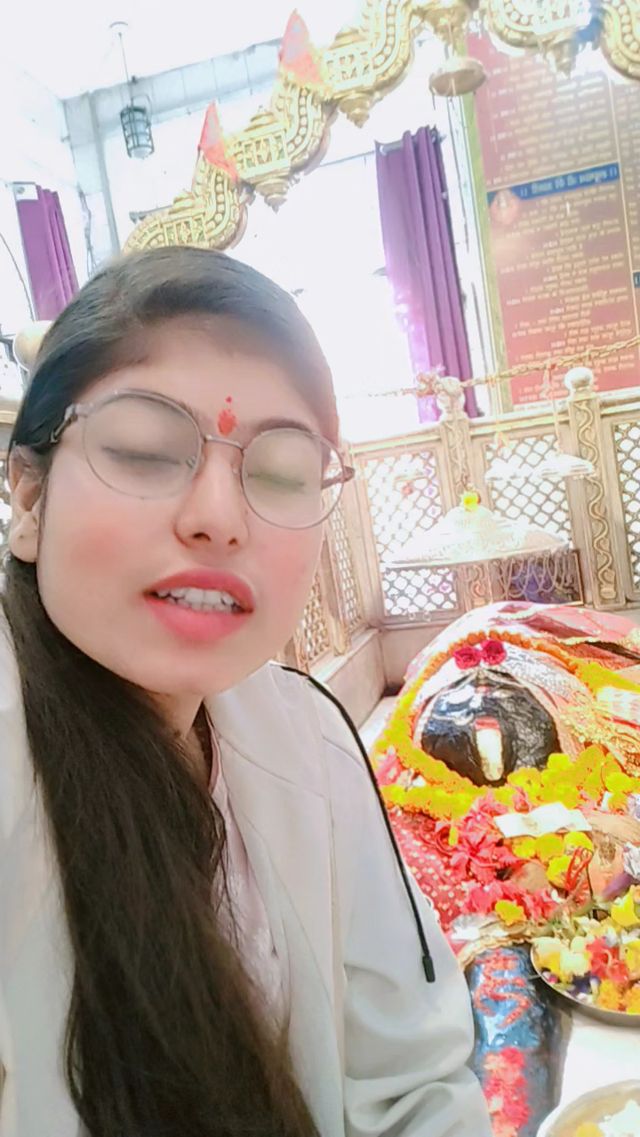 गले से लगा लो बदनसीब को मां खोल दे तू मेरे भी नसीब को 🥹🙏
muskanchourasia09
follow for more on my Instagram
#balaghat #devotional #vhp