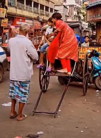 ये जो #भूख हैं न #मौत से बड़ी होती हैं.. 
#सुबह मिटाओ रात को फिर #खड़ी होती है !!