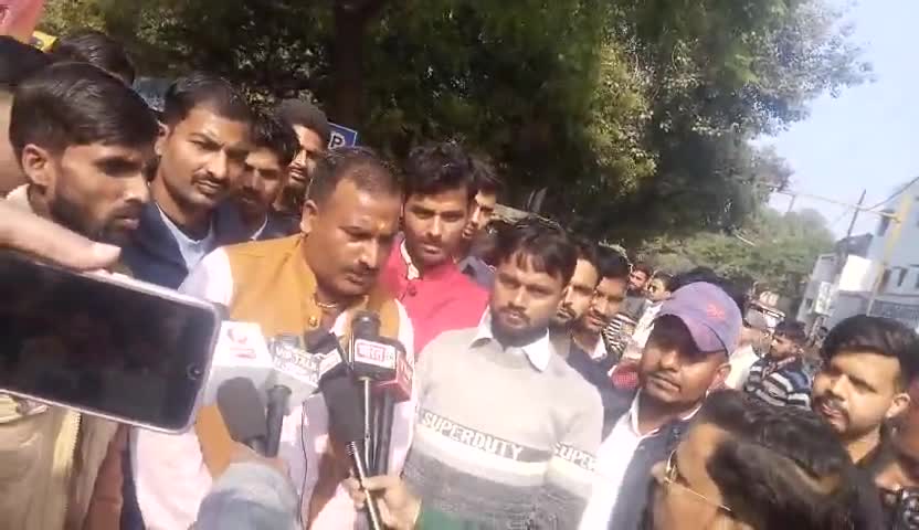 आज शाहजहांपुर में करणी सेना के प्रदेश उपाध्यक्ष ठाकुर ओमवीर सिंह राठौड  
  के नेतृत्व में सुखदेव सिंह गोगामेडी जी के हत्या के विरोध में ज्ञापन दिया 
#KritiSanon
#AshokGehlot #SukhdevSinghGogaMedi #Kar