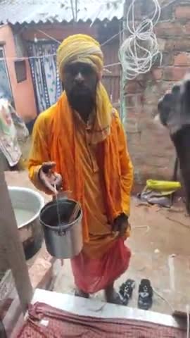 pakhandi hindu baba ghum rahe hai bhikcha mangne hindu dharam bharast karne #newslive #newsnow18