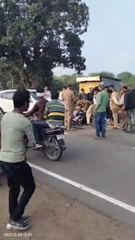 #पलेरा: पलेरा जतारा मार्ग पटपरन तिगैला पर हुई चार पहिया और मोटरसाइकिल की टक्कर मौके पर पहुंची पुलिस