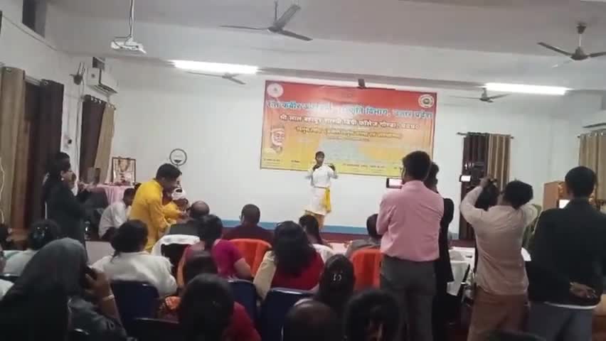 भाई ऋषभ गौतम की मनमोहक प्रस्तुति ‎#kavivivekagyani  ‎#LuanSantana  #danc #dancer #barabanki #amethi #bahraich #gonda