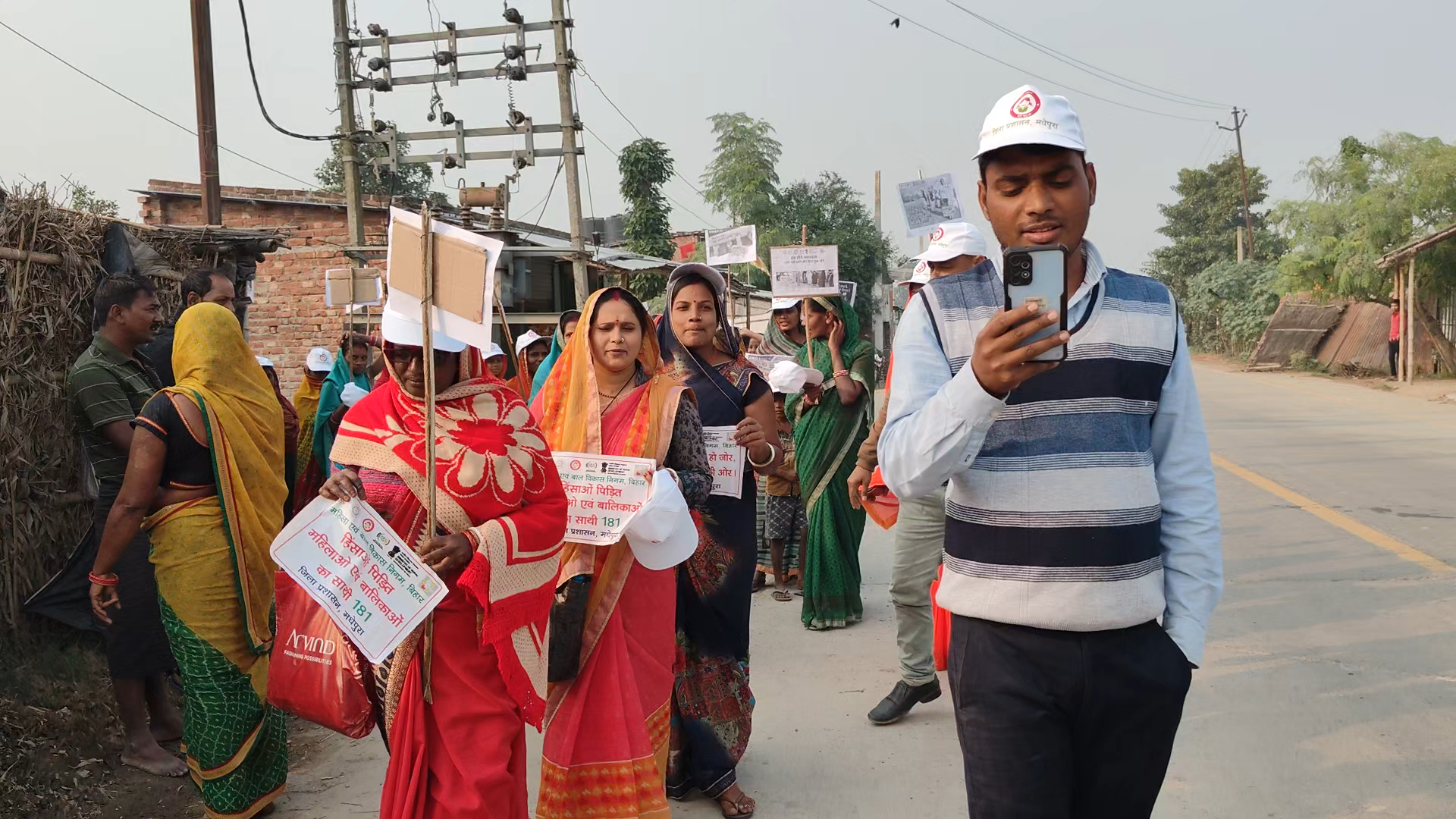 पुरैनी ﻿के नरदह  पंचायत में जीविका दीदी द्वारा निकाली गया नई चेतना अभियान के तहत महिला जागरूक के लिए