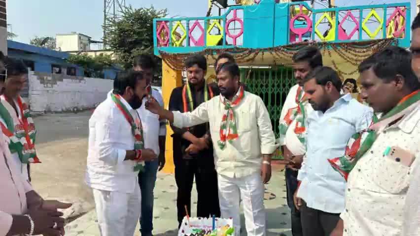 అమీన్​పూర్​: అమీన్‌పూర్‌ మండల కేంద్రంలో ఘనంగా నియోజకవర్గ కాంగ్రెస్ పార్టీ ఇన్‌ఛార్జి కాటా శ్రీనివాస్ గౌడ్ జన్మదిన వేడుకలు