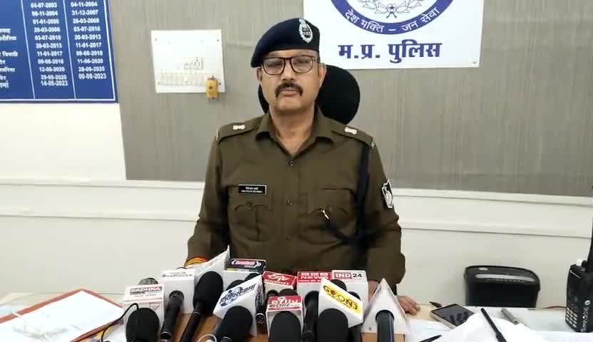 युवक ने मासूम बालक का किया अपहरण, बालिका समझकर करना चाहता था गलत काम!

#crimenews2023 #MPNews #GwaliorNews #NewsUpdate #