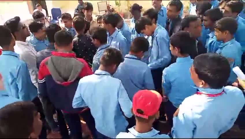 जबलपुर: जबलपुर के ब्लाइंड बच्चों ने की हड़ताल कुछ सूत्रीय मांगों को लेकर भेड़ाघाट बायप#strike 
#blind_school