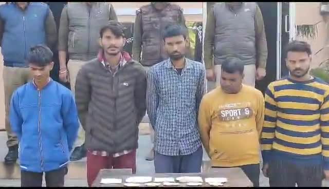 लखीमपुर: थाना भीरा पुलिस ने नशीला पाउडर बरामद कर 5 अभियुक्तों को किया गिरफ्तार
#talhapatrkar #kheri_police