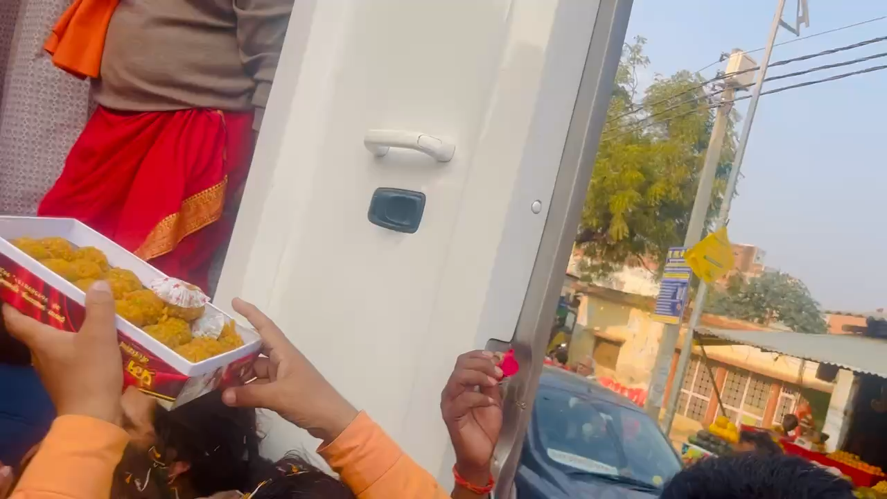 ज्योतिष पीठाधीश्वर जगद्गुरु शंकराचार्य स्वामी अविमुक्तेश्वरानंद सरस्वती जी महाराज का ढ़कवा बाज़ार में हुआ भव्य स्वागत #shankracharya #guru #dhakwa #swamiavimukteshwaranand