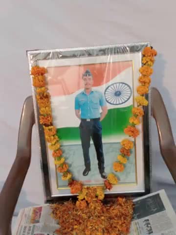 सड़क हादसे में नेवी के सैनिक (24 वर्षीय) यत्नम  दुखद निधन, गांव जुआ (सोनीपत)  परिवार को  दुःख सहने की शक्ति दे भगवान । 🙏🙏

#शहीद #जयहिंद_सेना #नवीन_जयहिंद #सोनीपत #हरियाणा