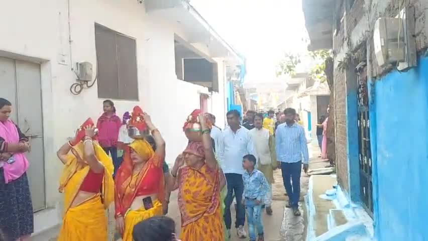 #प्रखण्ड बड़वारा में निकली गई "श्री कलश यात्रा"
!!अयोध्या से आए कलश का ग्राम वासियों ने किया भव्य स्वागत !!